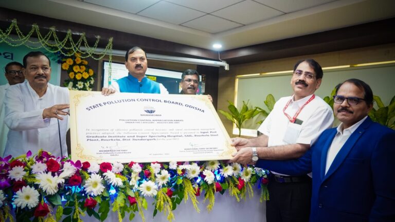Ispat Post Graduate Institute & Super Specialty Hospital of SAIL, Rourkela Steel Plant receives coveted Pollution Control Appreciation Award for effective Environment Management